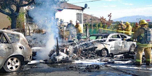 San Diego’da Mahalleye Uçak Düştü, Evler ve Araçlar Alev Alev